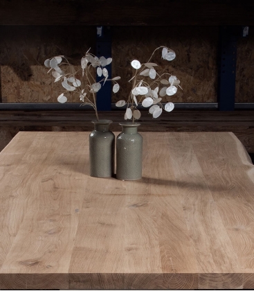 Table rectangulaire en chêne avec pied croix noir en acier
