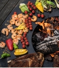 Brasero barbecue Nero en action nourriture à profusion par Remundi en acier de premier choix